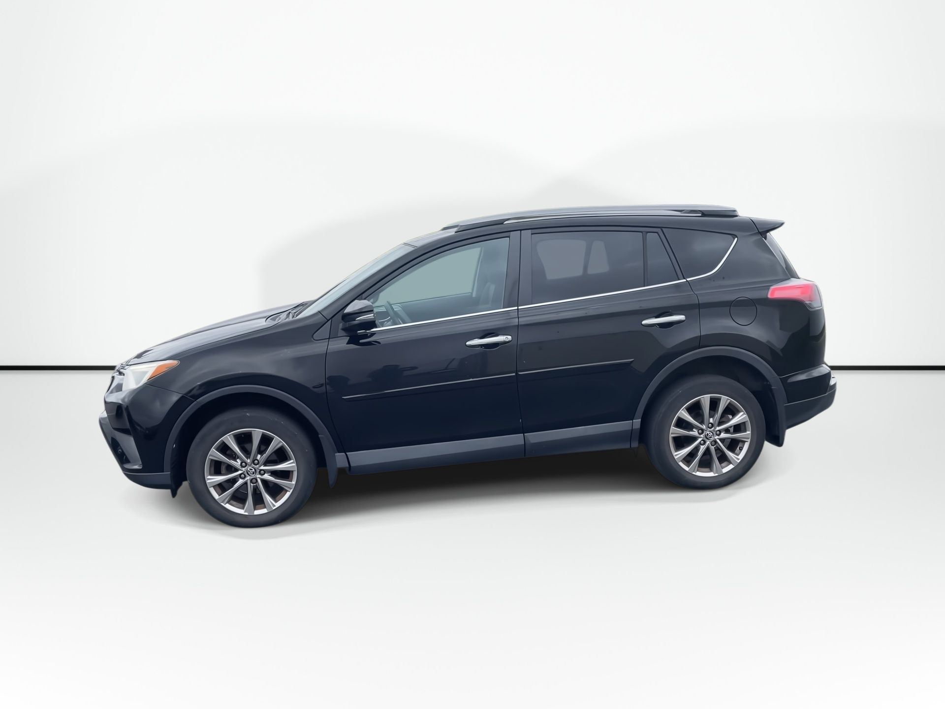 Photo Toyota RAV4 Limited | MOONROOF | NAV | LEATHER | CAM 2017 #5