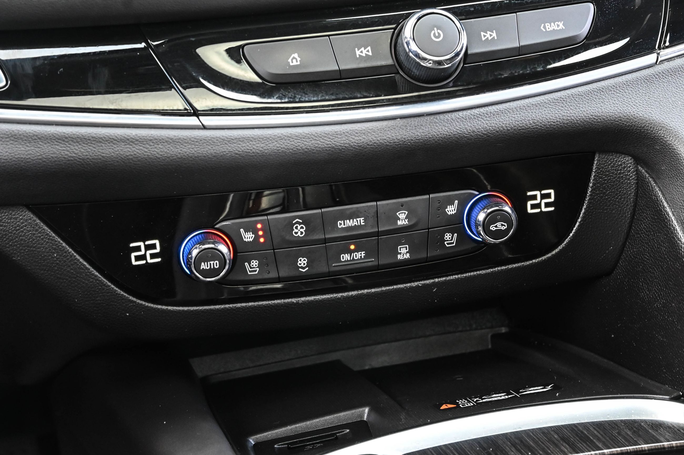 2022 Buick Enclave in Dollard-des-Ormeaux, Quebec