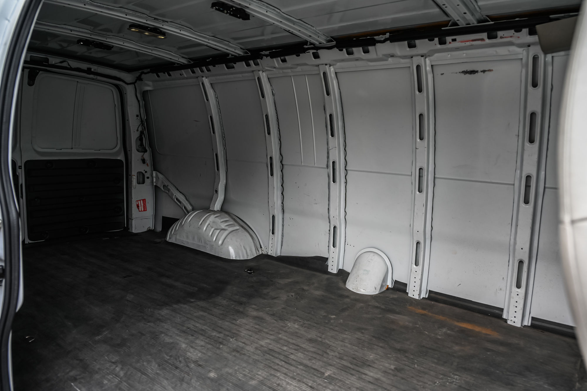 2023 Chevrolet Express Cargo Van in Dollard-des-Ormeaux, Quebec
