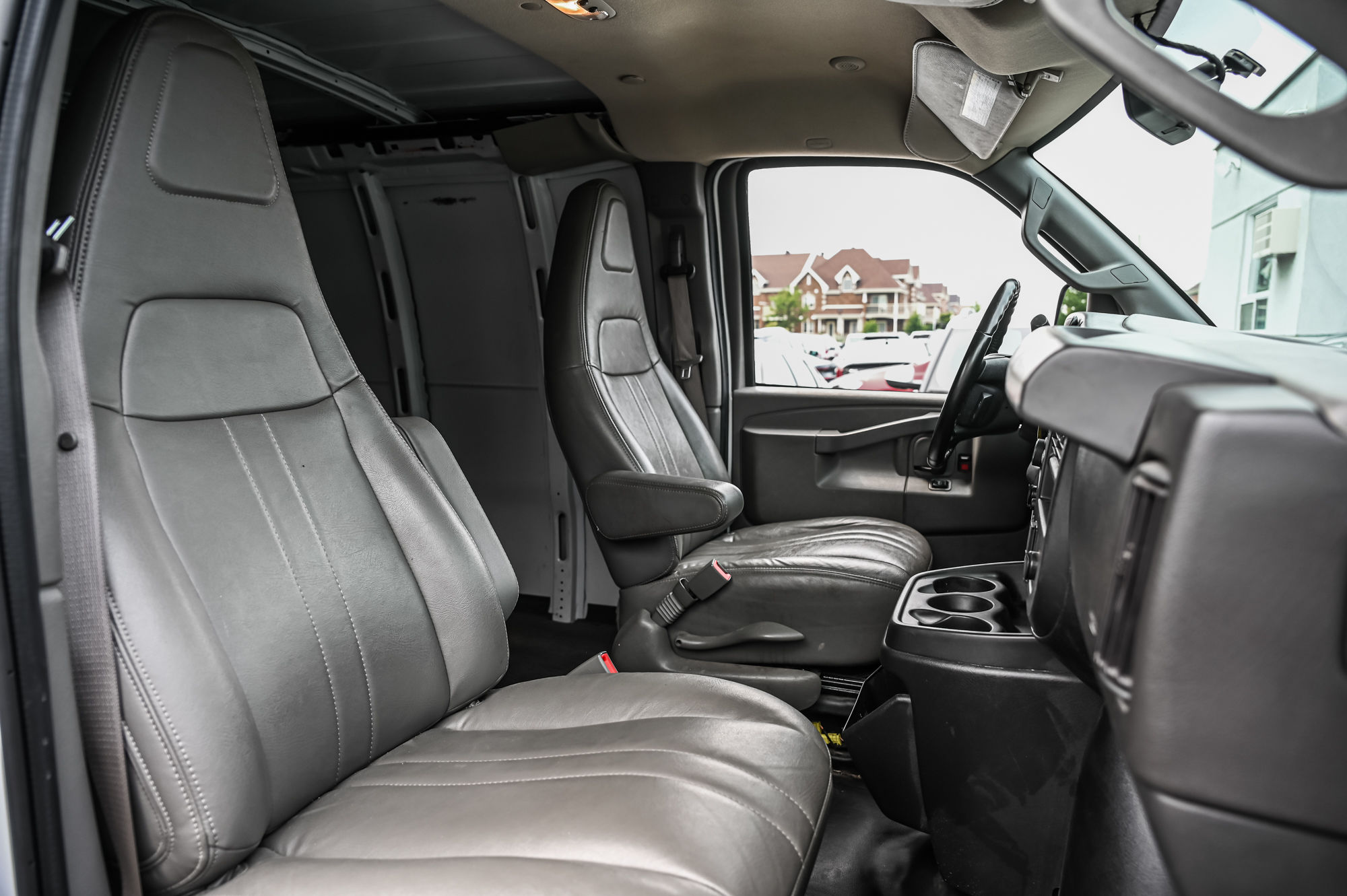 2023 Chevrolet Express Cargo Van in Dollard-des-Ormeaux, Quebec