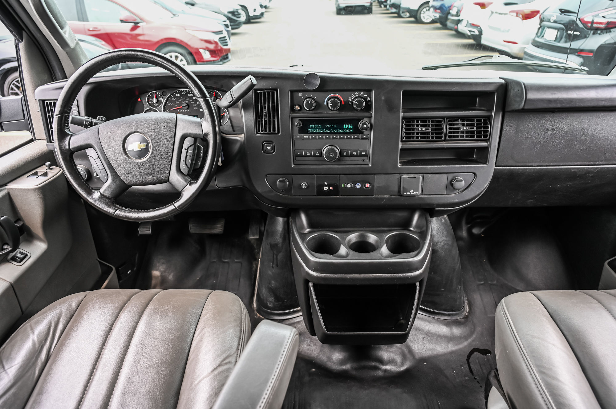 2023 Chevrolet Express Cargo Van in Dollard-des-Ormeaux, Quebec