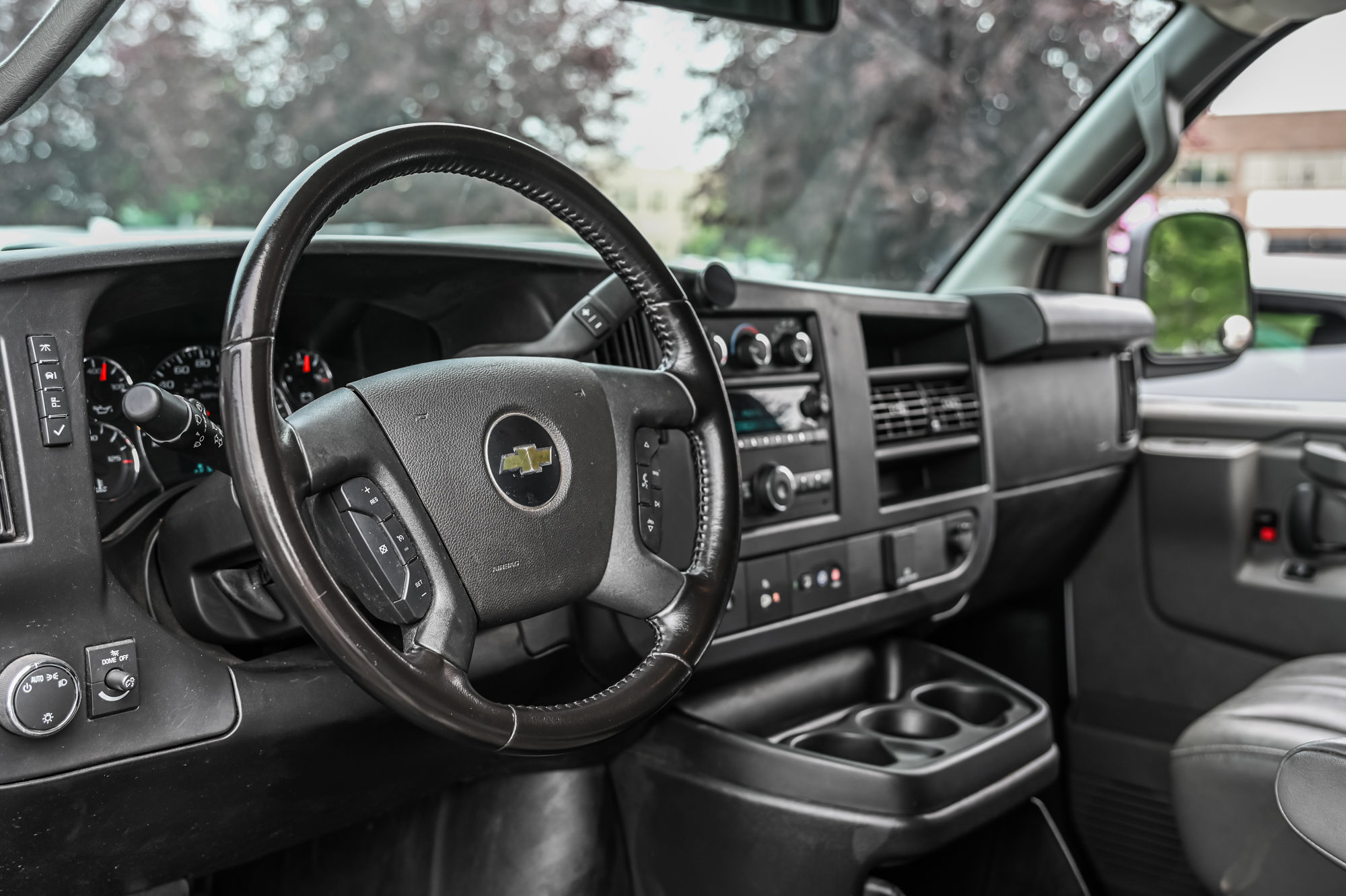 2023 Chevrolet Express Cargo Van in Dollard-des-Ormeaux, Quebec