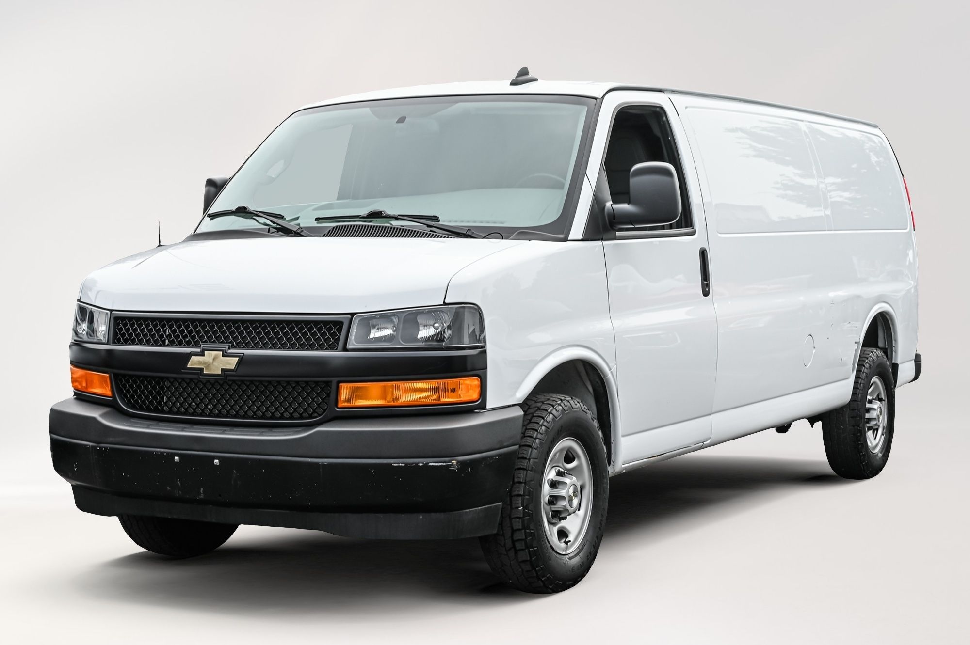 2023 Chevrolet Express Cargo Van in Dollard-des-Ormeaux, Quebec
