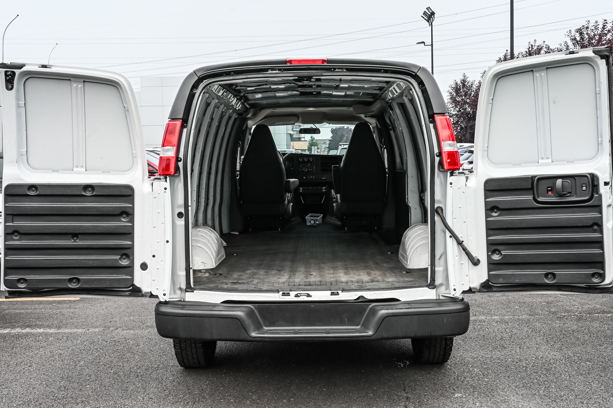 2023 Chevrolet Express Cargo Van in Dollard-des-Ormeaux, Quebec