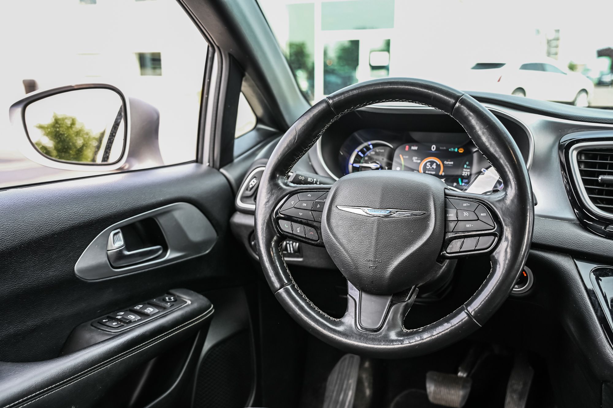 2020 Chrysler Pacifica Hybrid in Dollard-des-Ormeaux, Quebec