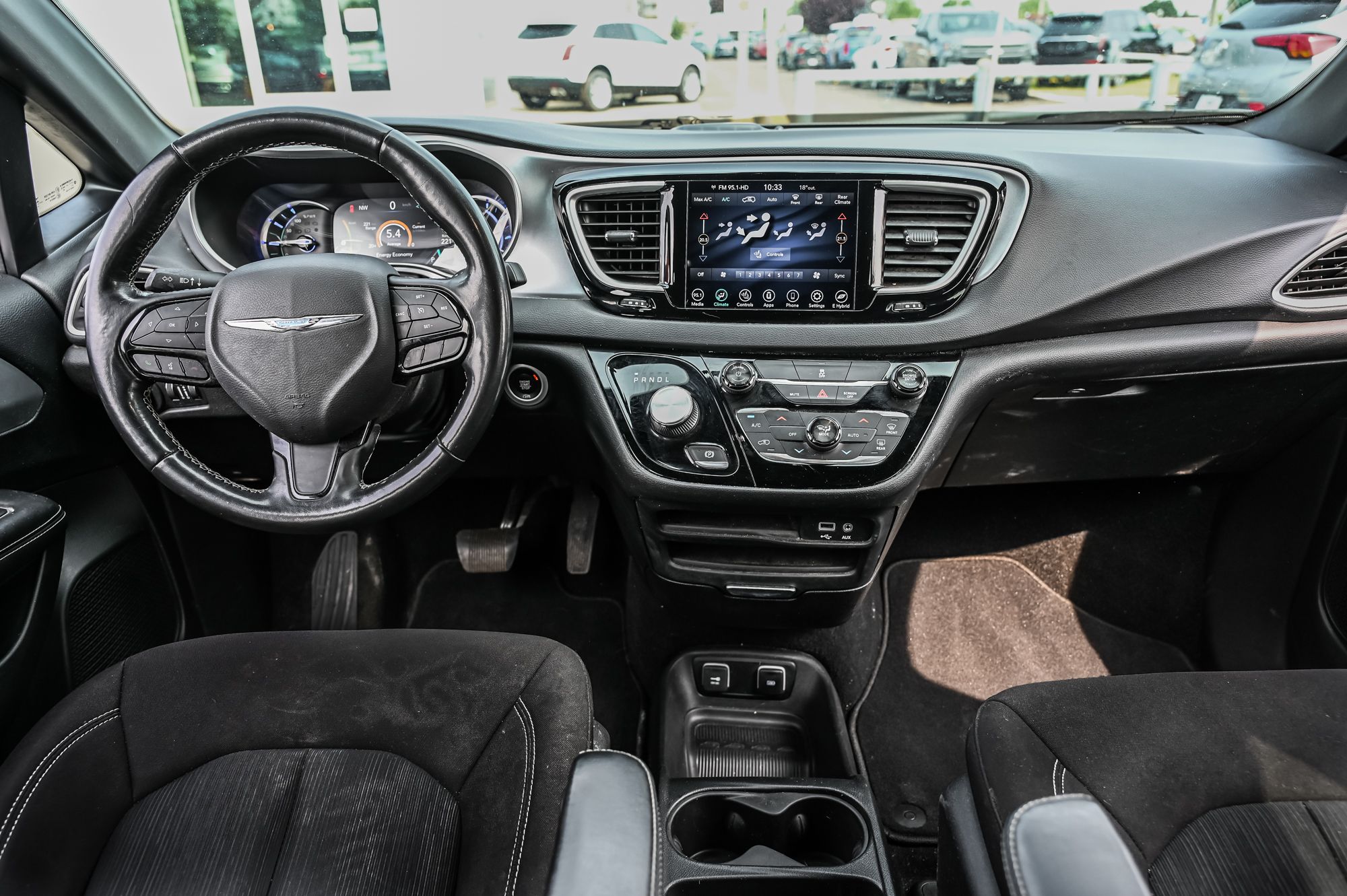 2020 Chrysler Pacifica Hybrid in Dollard-des-Ormeaux, Quebec