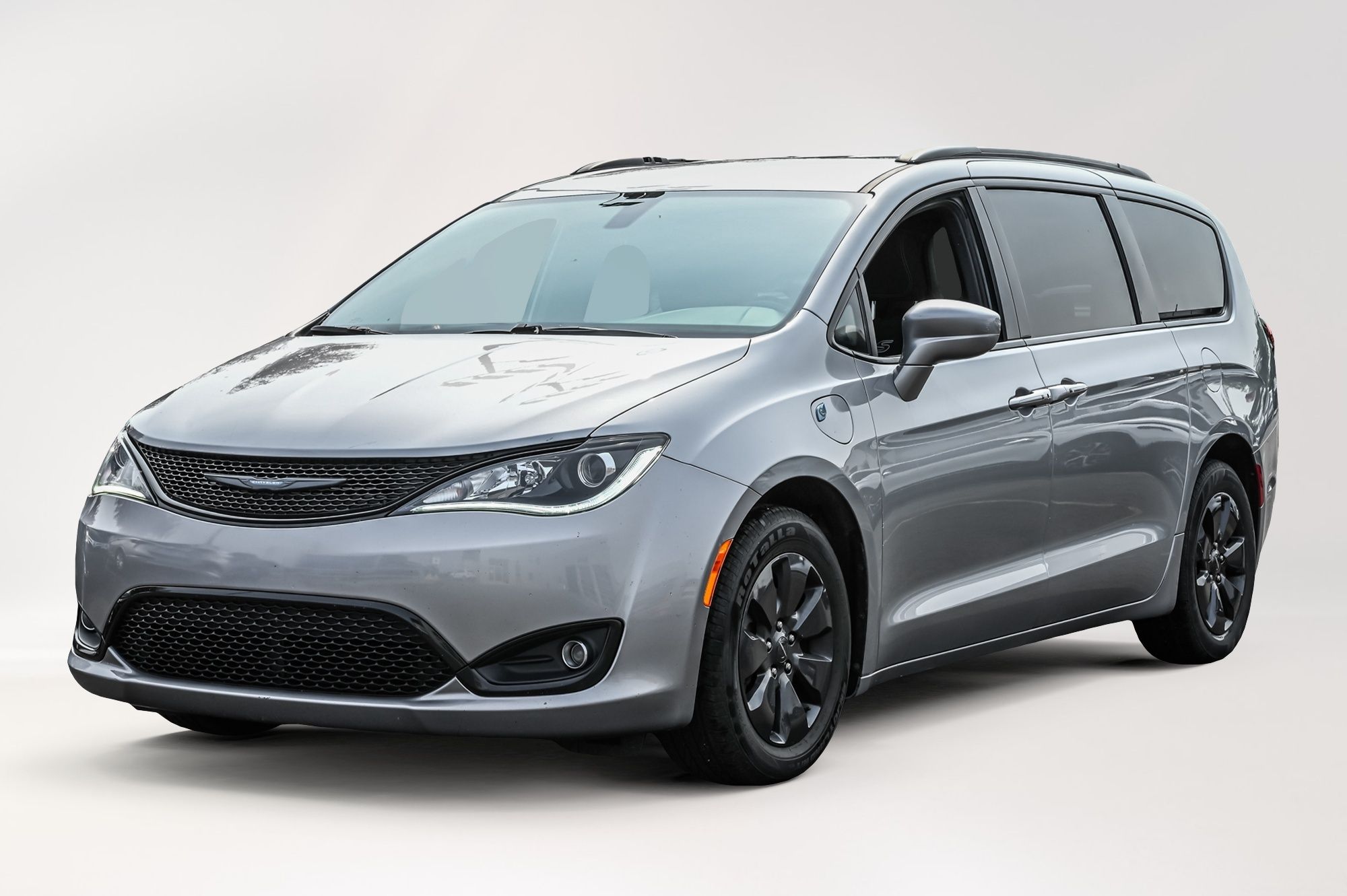2020 Chrysler Pacifica Hybrid in Dollard-des-Ormeaux, Quebec