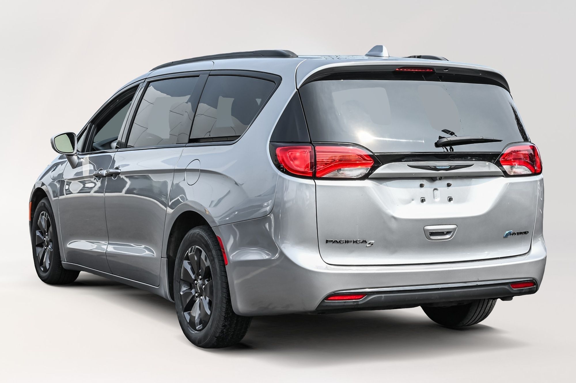 2020 Chrysler Pacifica Hybrid in Dollard-des-Ormeaux, Quebec
