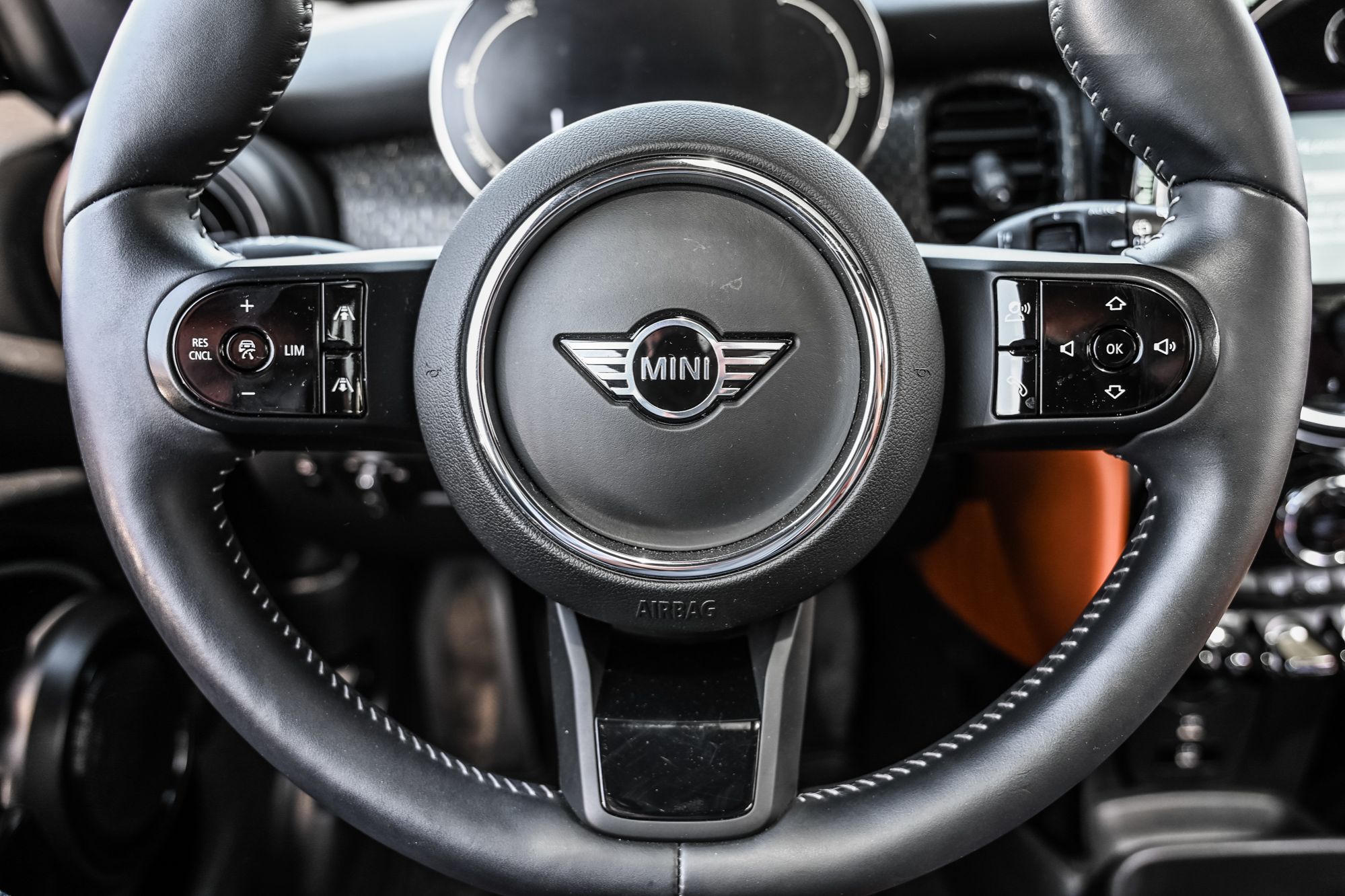 2024 MINI 3 Door in Dollard-des-Ormeaux, Quebec