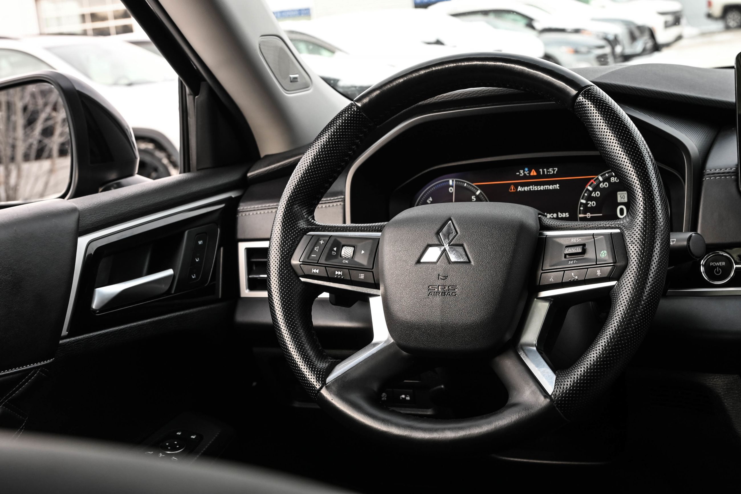 Mitsubishi Outlander PHEV  2024 à Dollard-des-Ormeaux, Québec