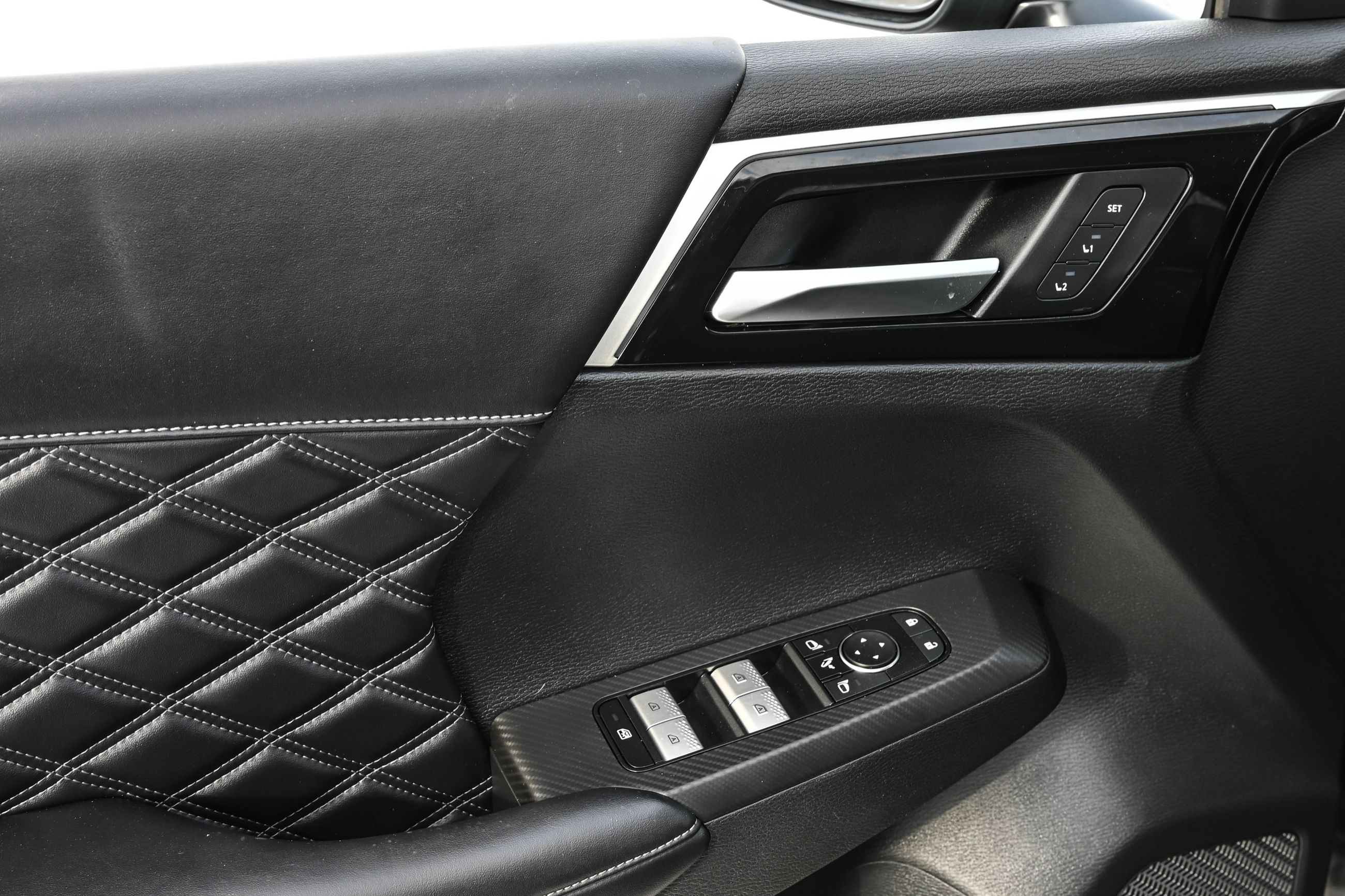 Mitsubishi Outlander PHEV  2024 à Dollard-des-Ormeaux, Québec