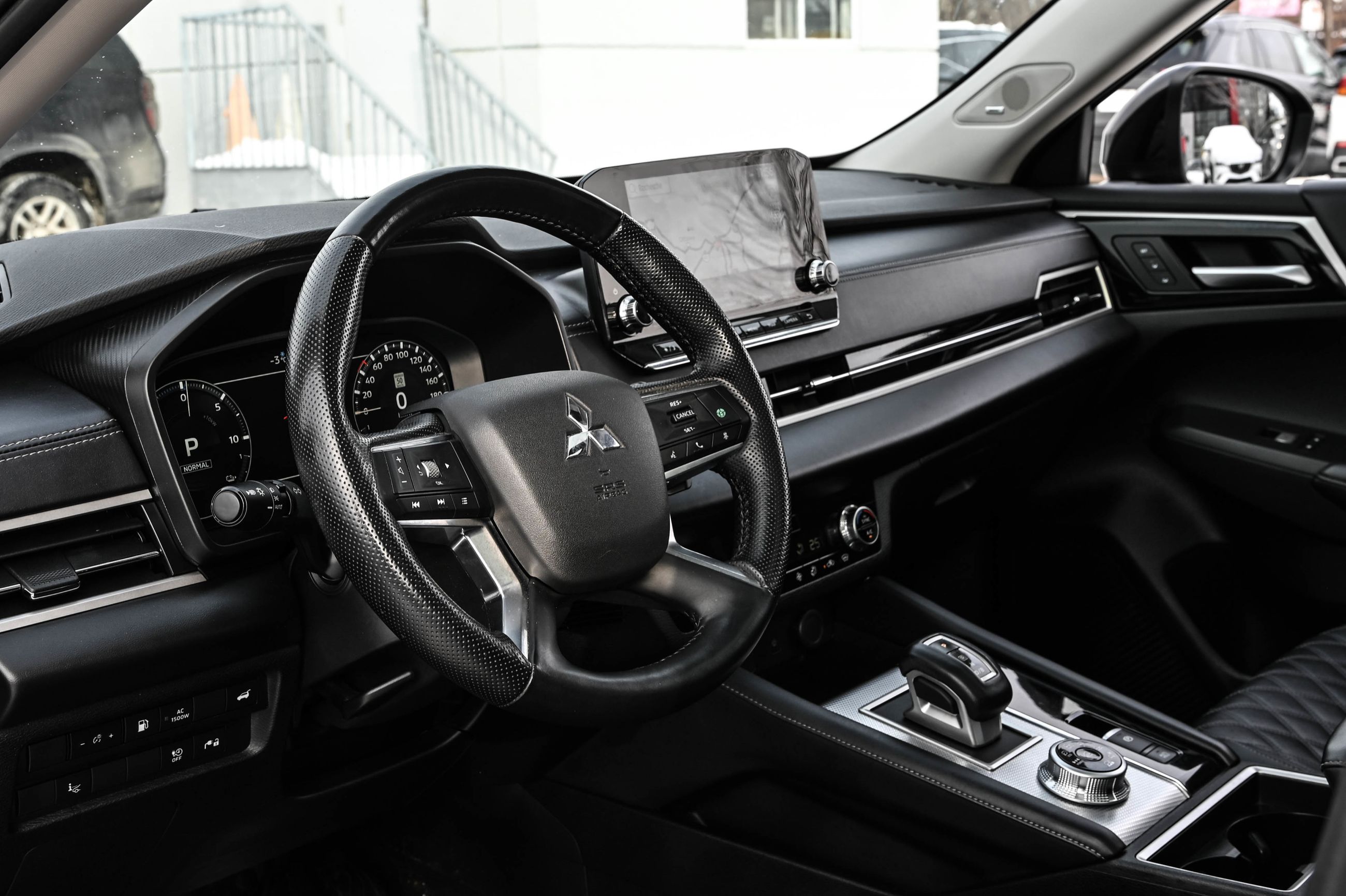 Mitsubishi Outlander PHEV  2024 à Dollard-des-Ormeaux, Québec