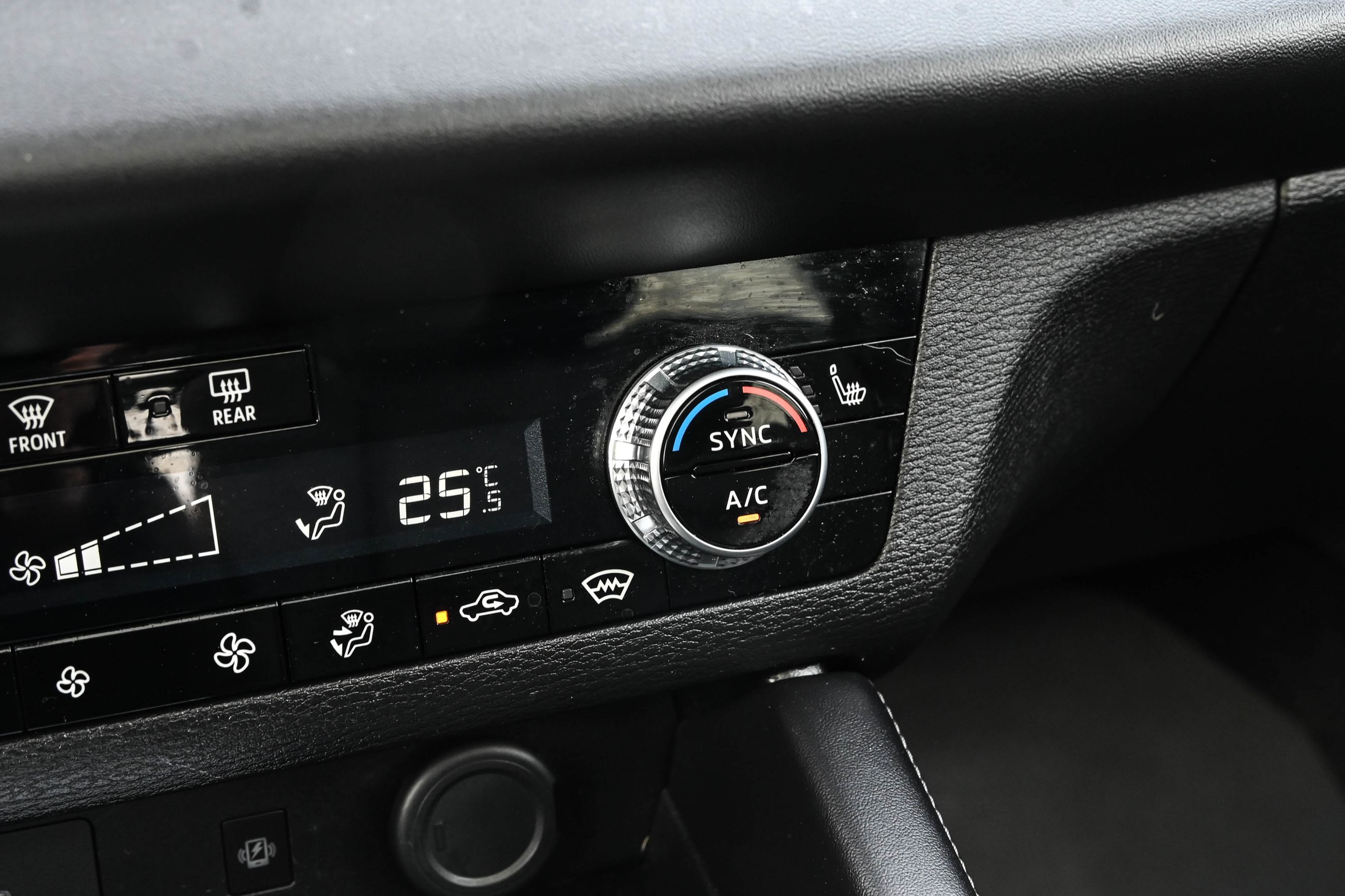 Mitsubishi Outlander PHEV  2024 à Dollard-des-Ormeaux, Québec