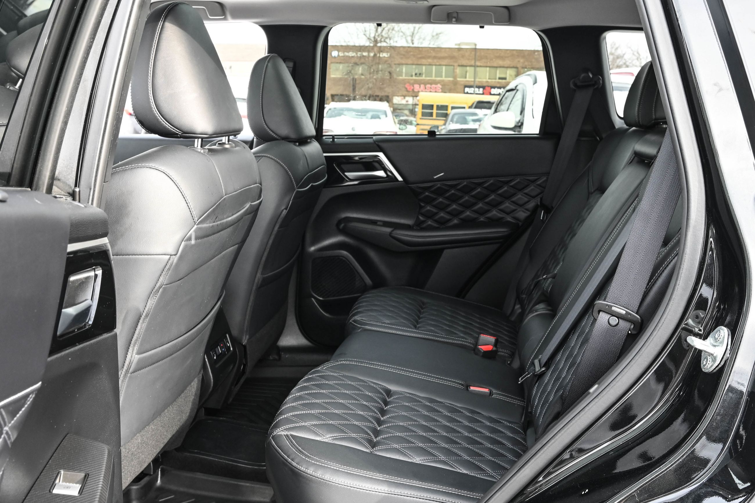 Mitsubishi Outlander PHEV  2024 à Dollard-des-Ormeaux, Québec