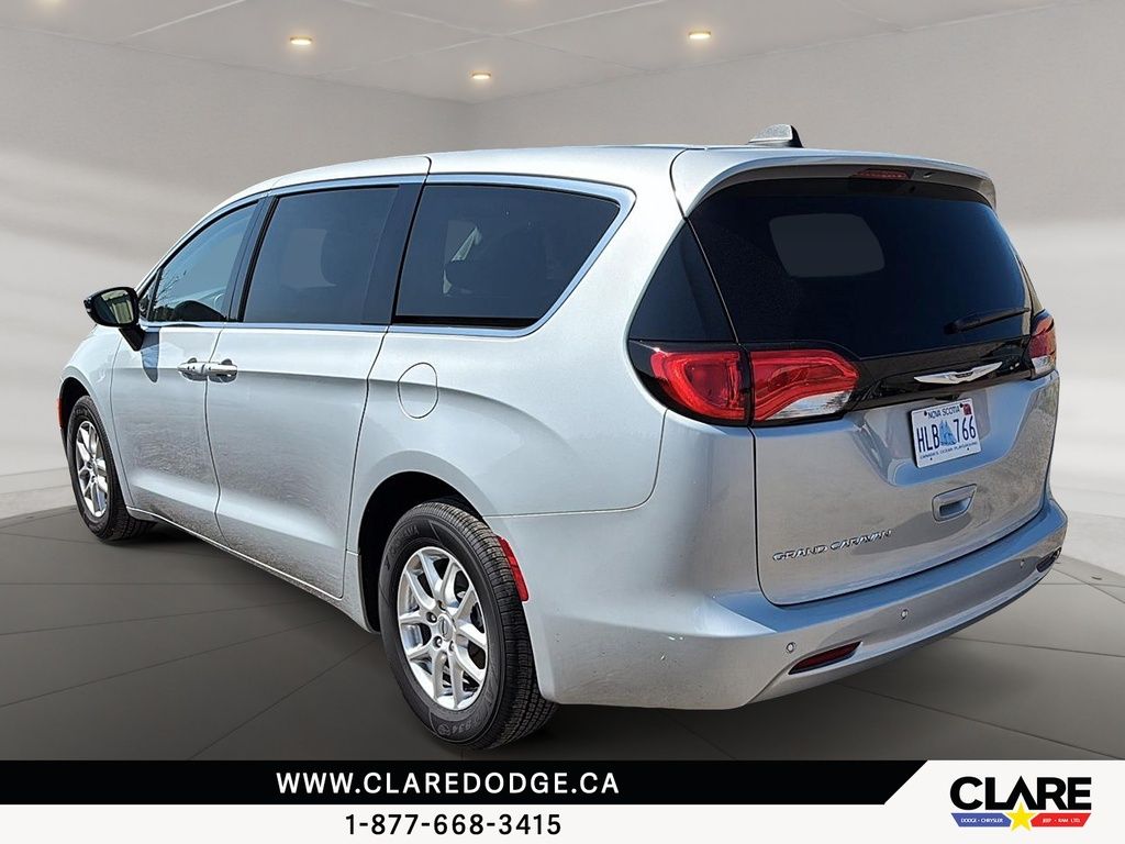 Photo 2024 Chrysler Grand Caravan SXT #8