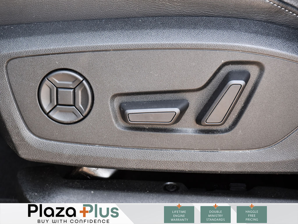 2021 Audi Q3 Progressiv CRAZY LOW KM | CLEAN CARFAX | AWD | PANORAMIC SUNROOF | POWER TAILGATE | SO MUCH MORE!