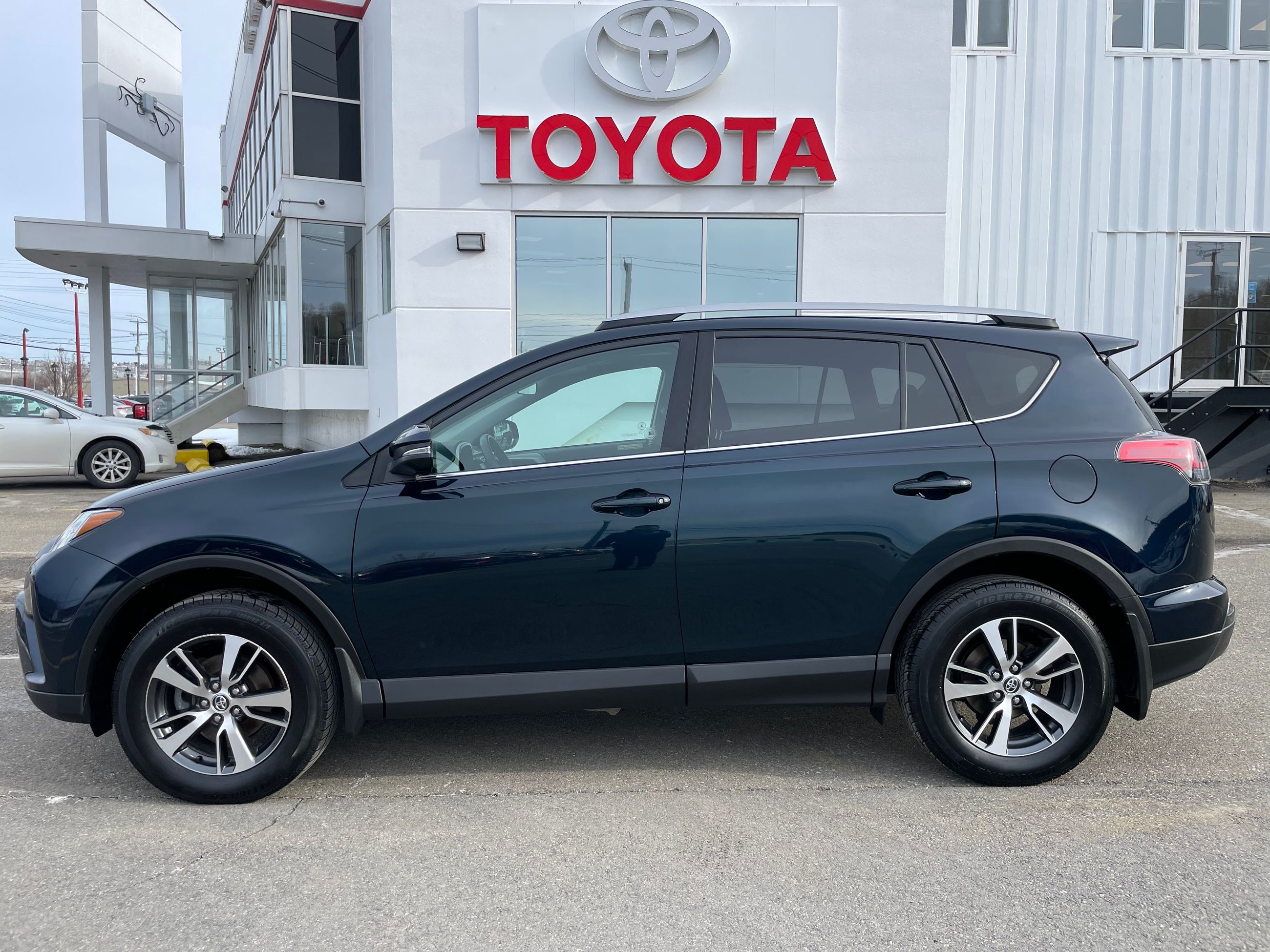 2018 Toyota RAV4 XLE SUNROOF/HEATED STEERING WHEEL!! | #23071A | Saint ...