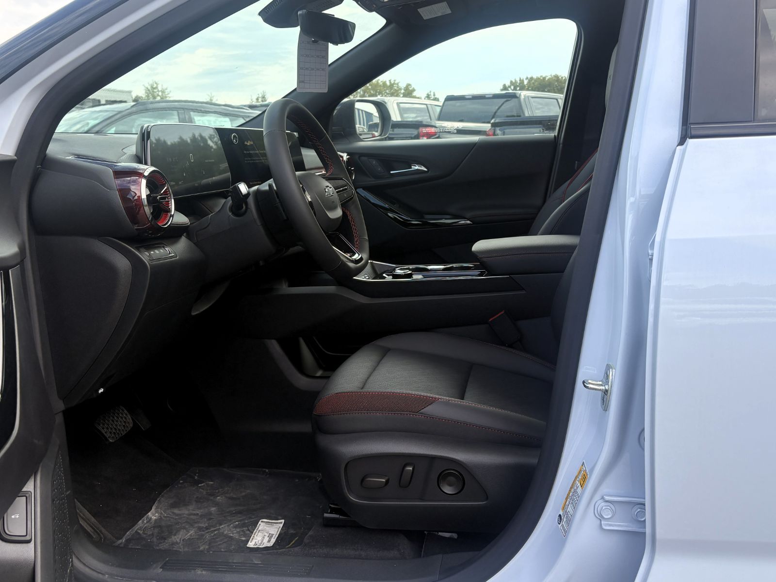 Photo 2027 Chevrolet Equinox RS #8
