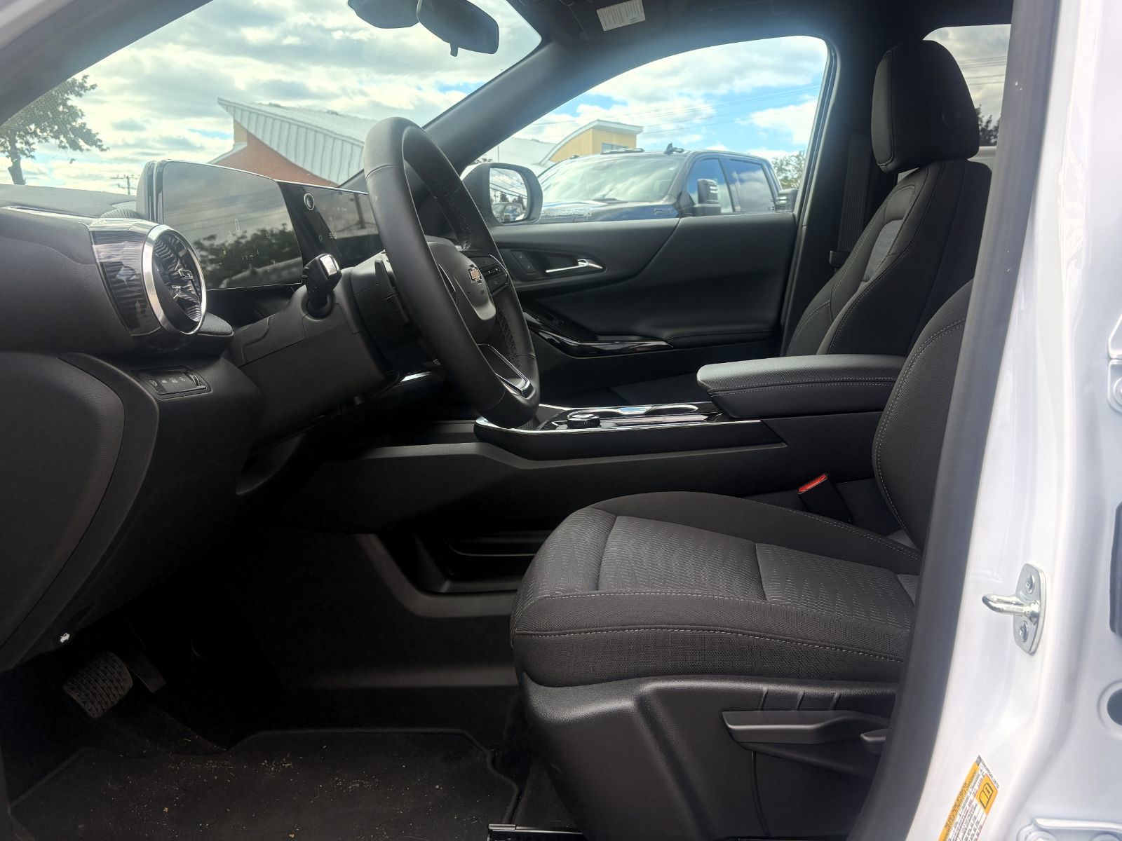 Photo 2027 Chevrolet Equinox LT #8