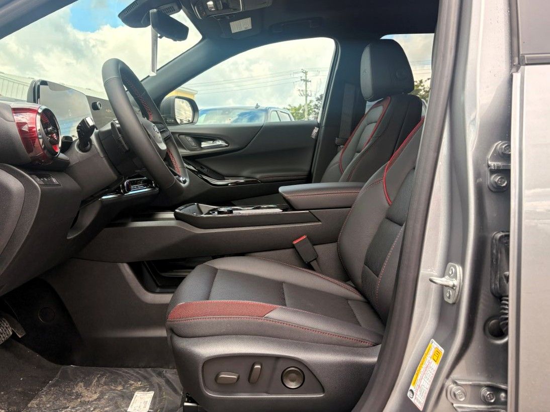 Photo 2027 Chevrolet Equinox RS #8