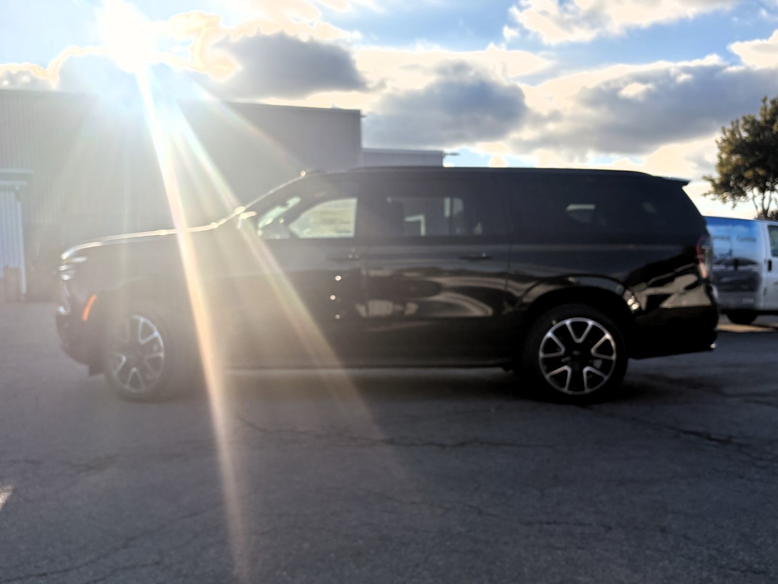 Photo 2027 Chevrolet SUBURBAN RST 4RM #6