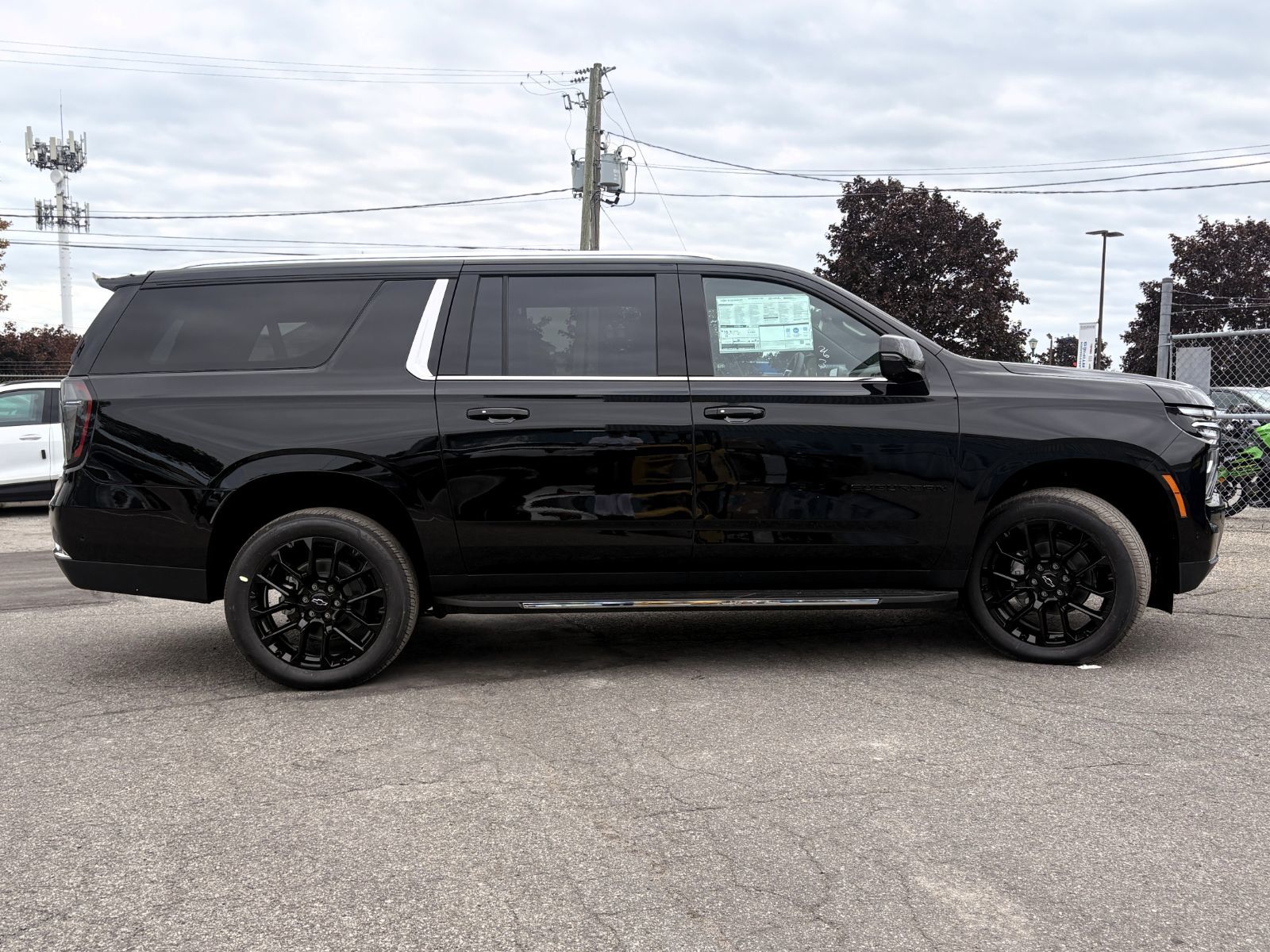 Photo Chevrolet Suburban LT 2026 #3