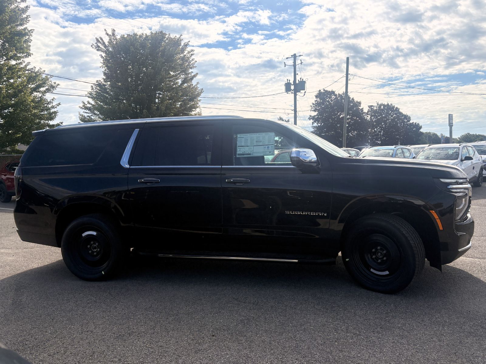 Photo 2026 Chevrolet Suburban Premier #3