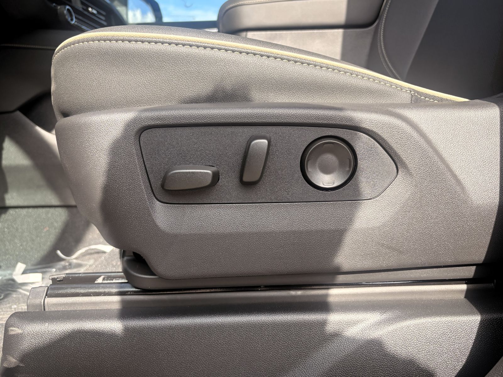 Photo 2026 Chevrolet Suburban Premier #7