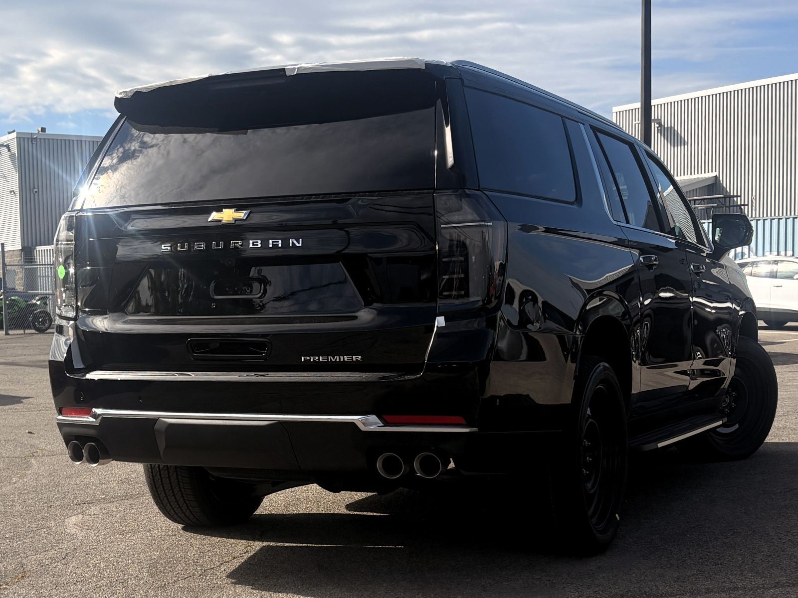 Photo 2026 Chevrolet Suburban Premier #4