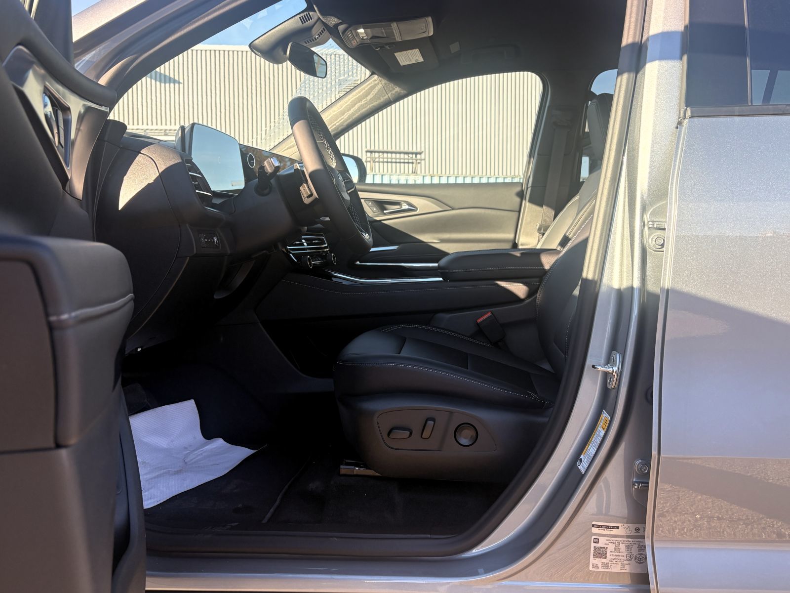Photo 2027 Chevrolet Traverse LT #8