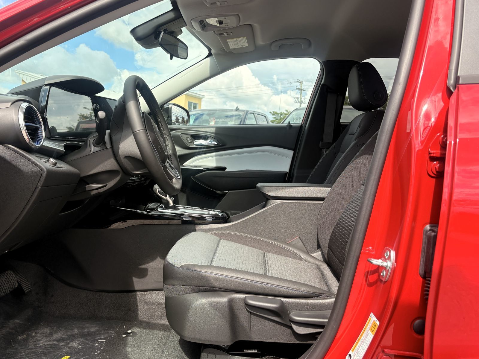 Photo 2026 Chevrolet Trax LT #8