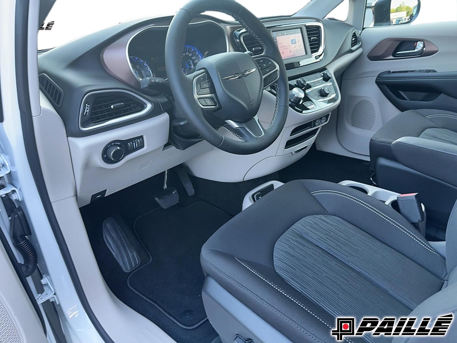 Chrysler Grand Caravan  2024 à Nicolet, Québec