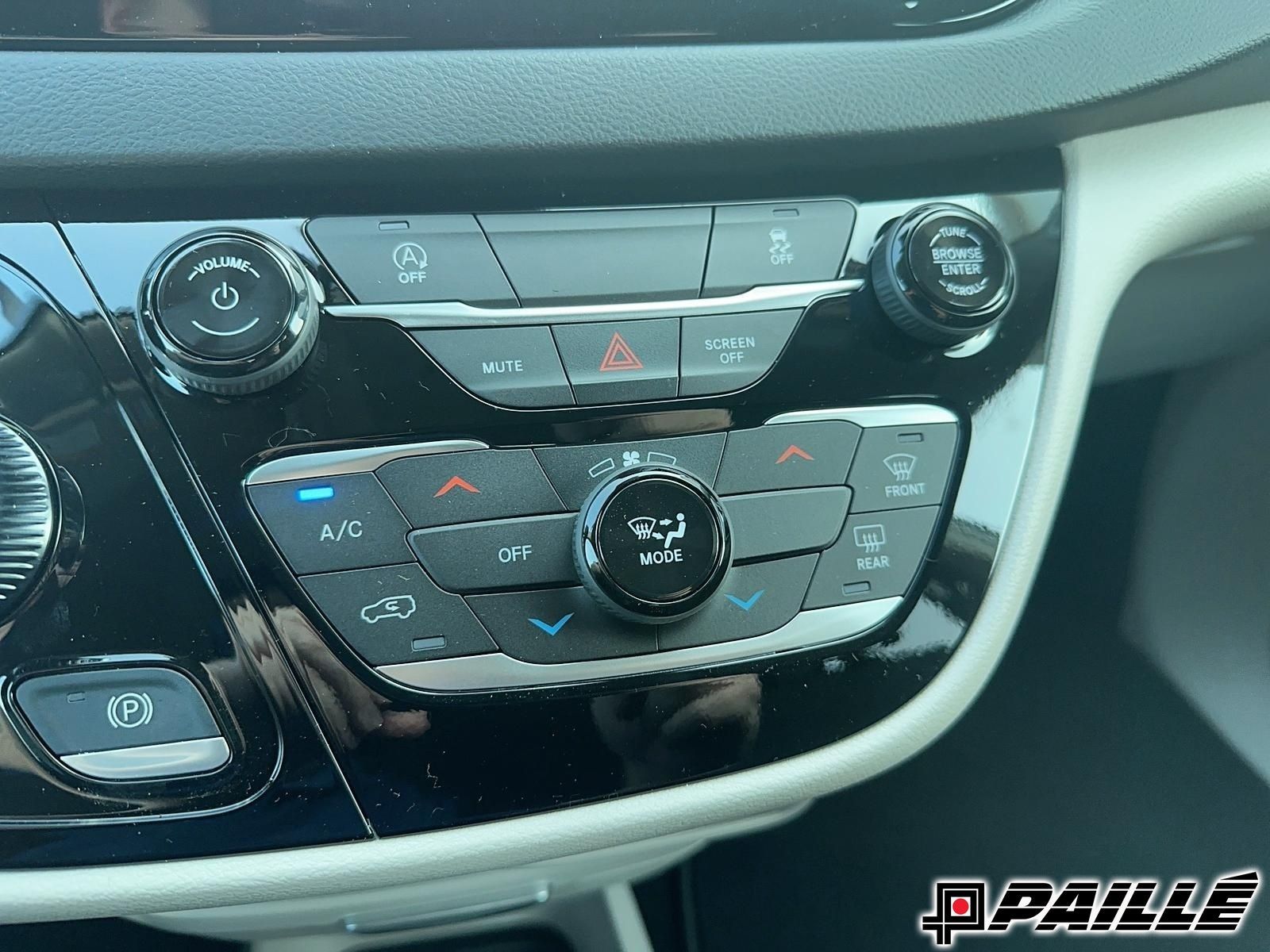 Chrysler Grand Caravan  2024 à Nicolet, Québec