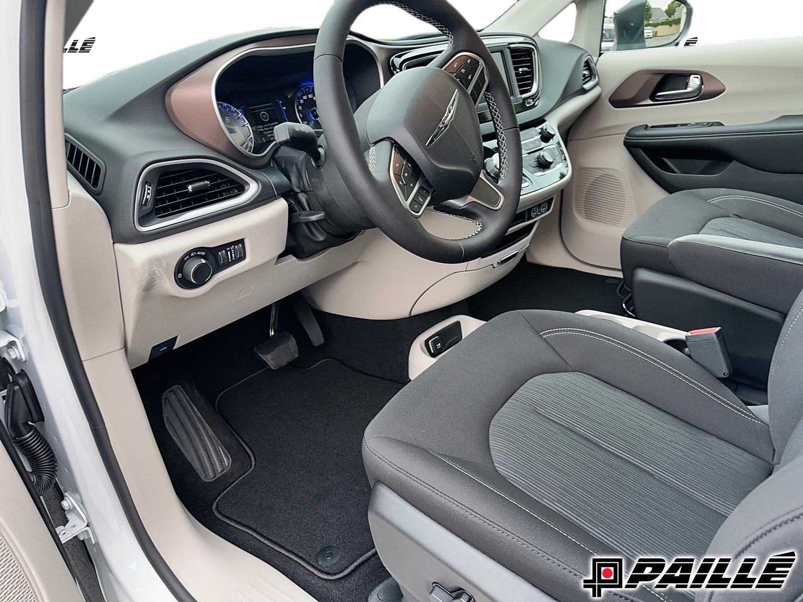 2024 Chrysler Grand Caravan in Nicolet, Quebec