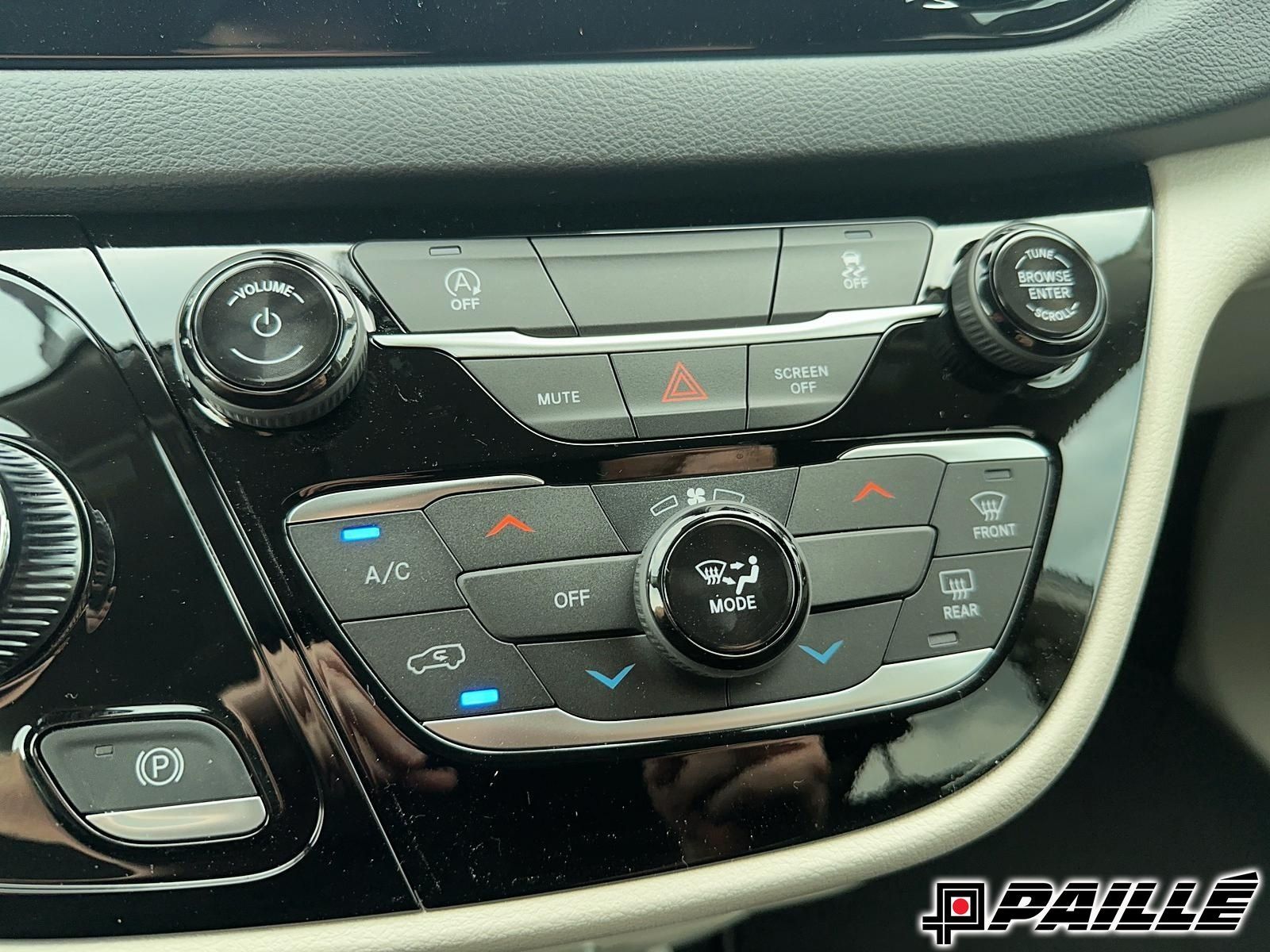 2024 Chrysler Grand Caravan in Nicolet, Quebec