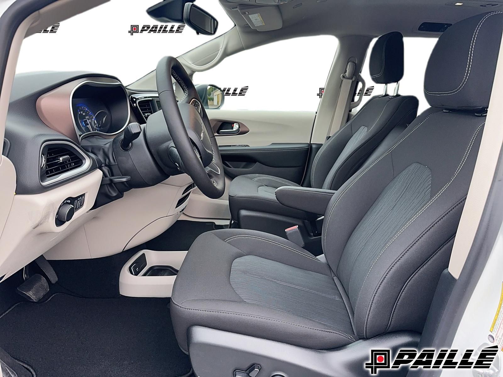 2024 Chrysler Grand Caravan in Nicolet, Quebec