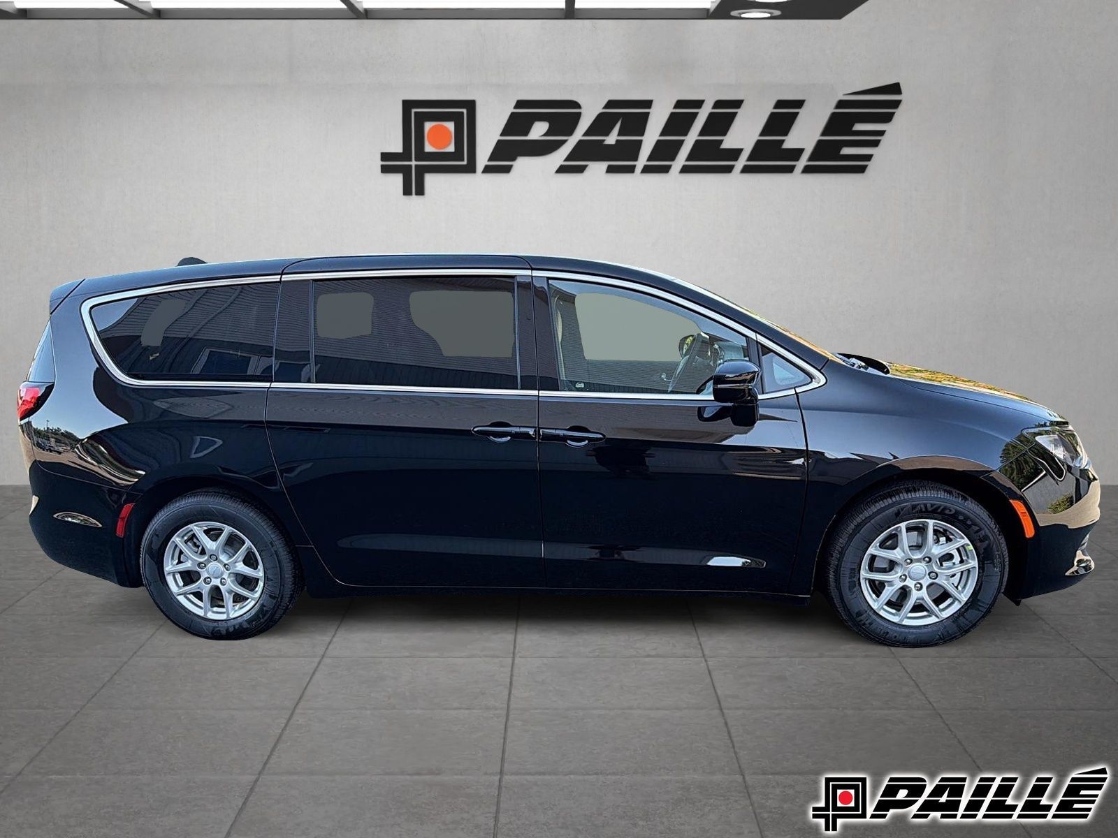 2027 Chrysler Grand Caravan in Nicolet, Quebec