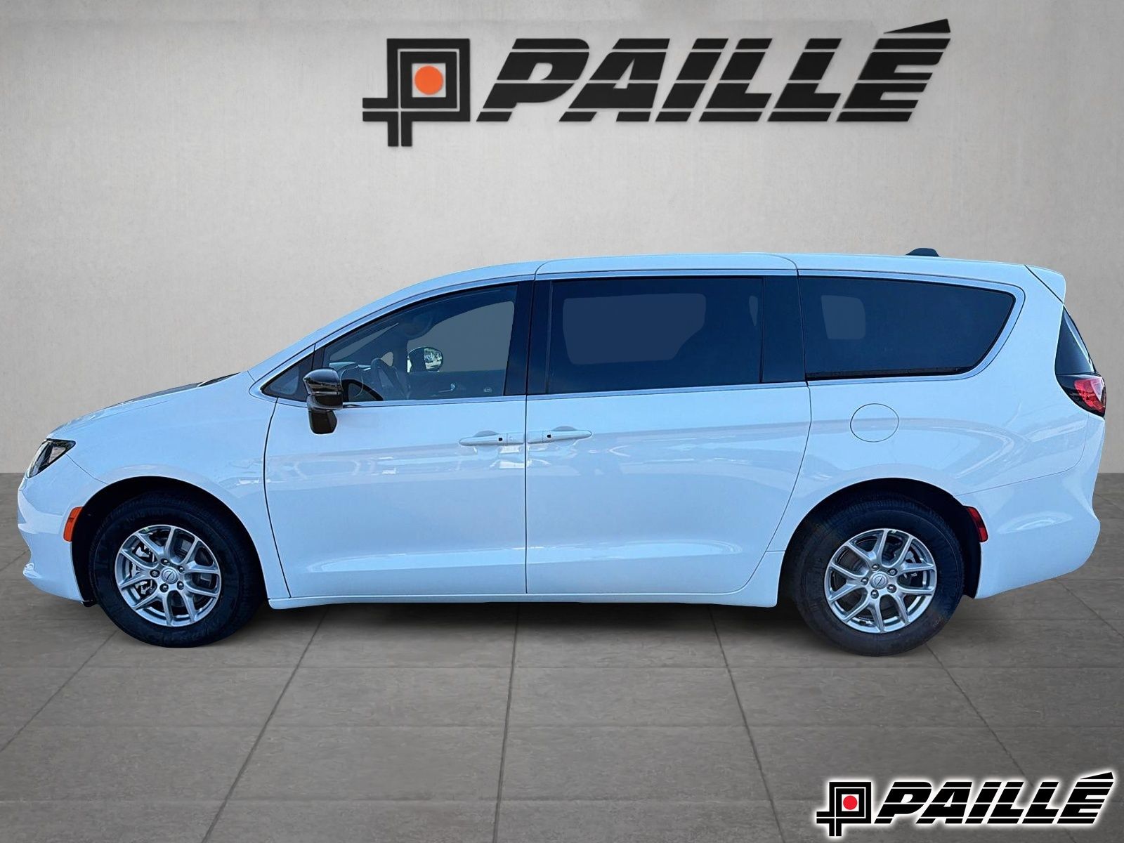 2027 Chrysler Grand Caravan in Nicolet, Quebec