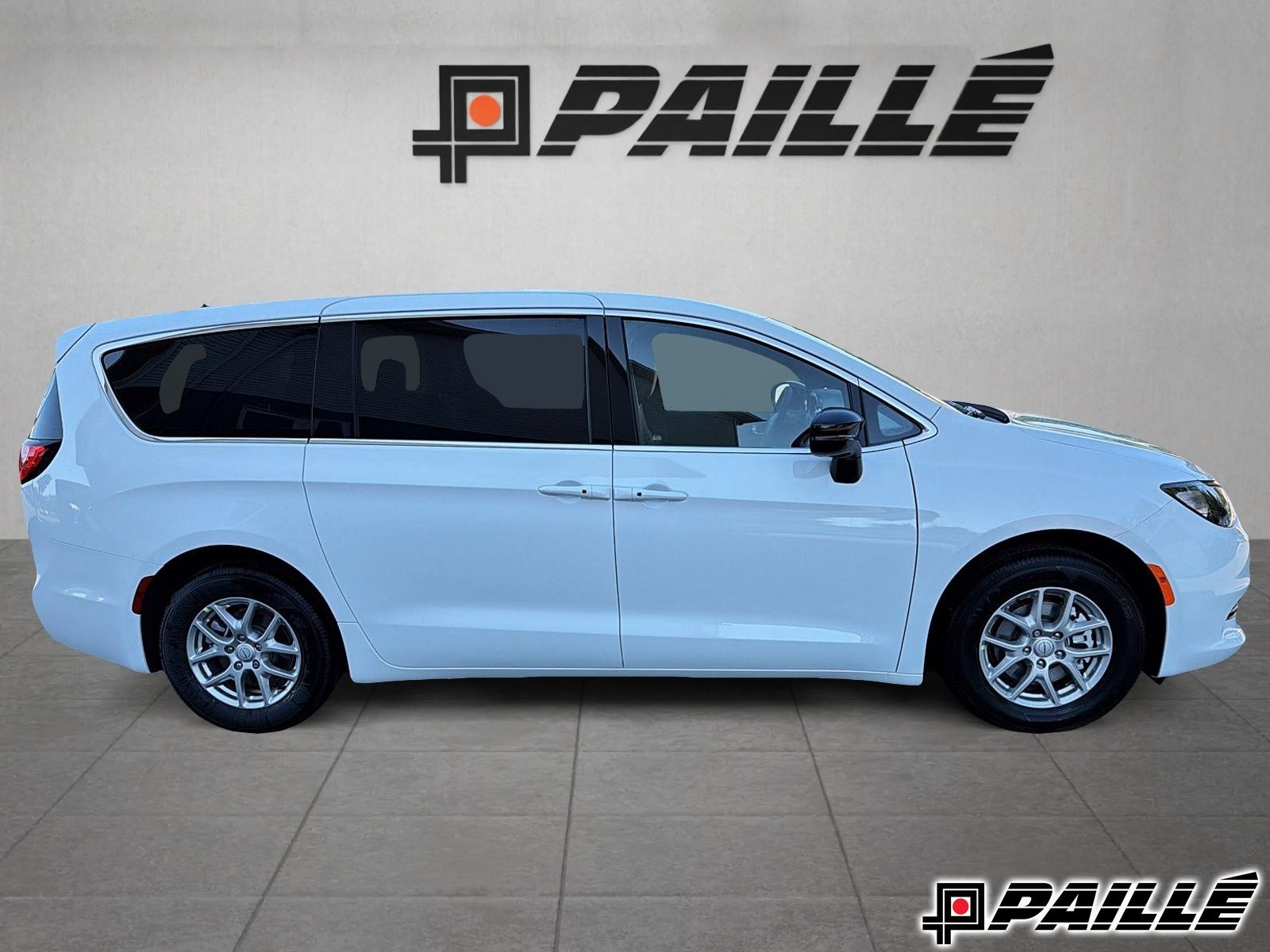 2027 Chrysler Grand Caravan in Nicolet, Quebec