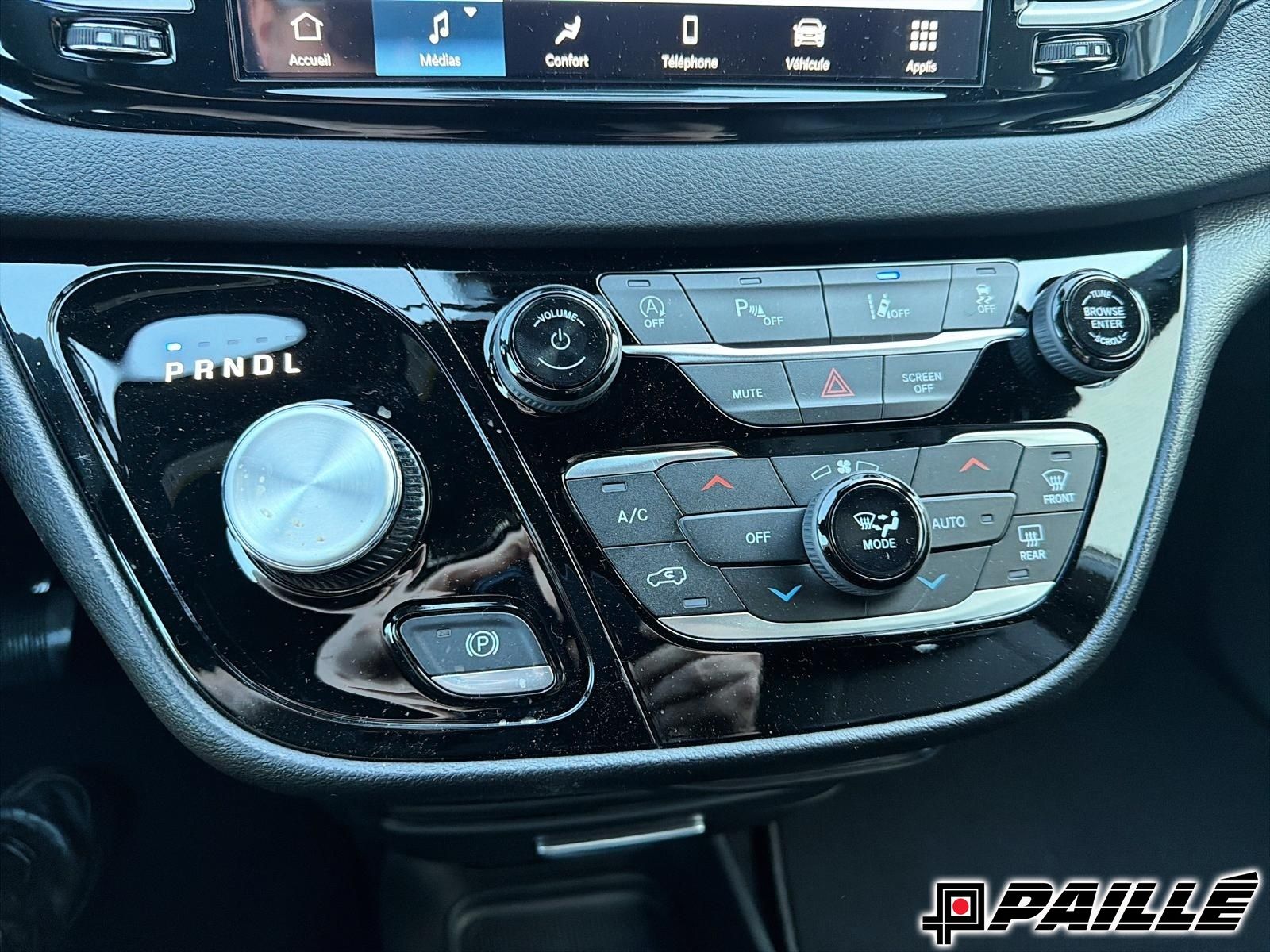 2027 Chrysler Grand Caravan in Nicolet, Quebec