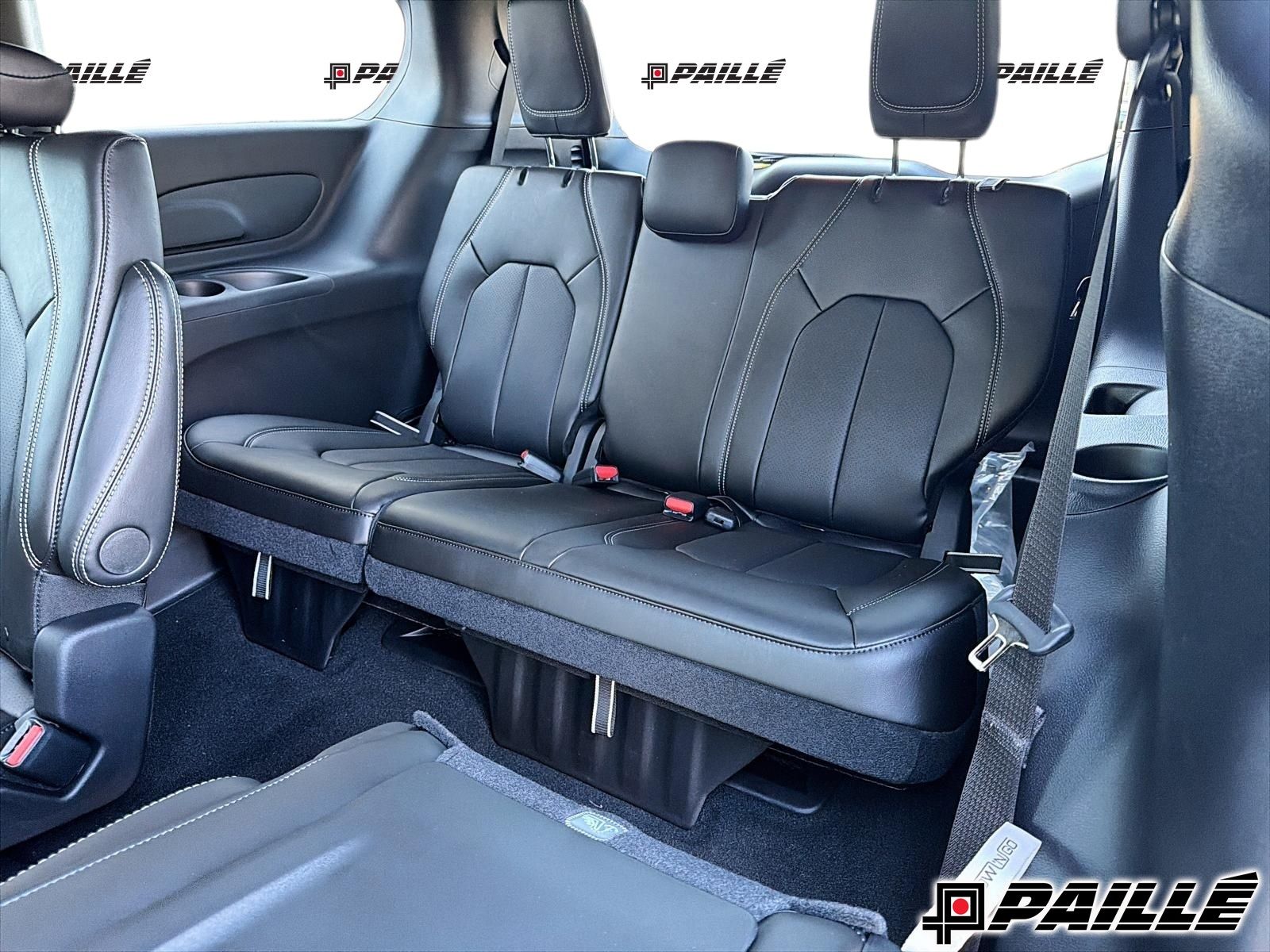2027 Chrysler Grand Caravan in Nicolet, Quebec