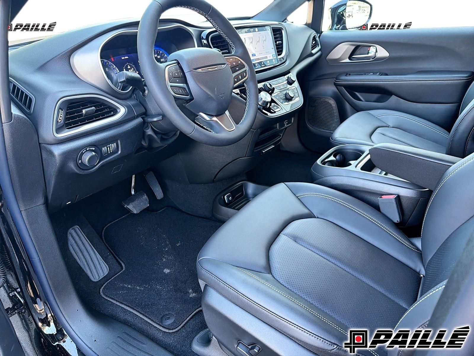 2027 Chrysler Grand Caravan in Nicolet, Quebec