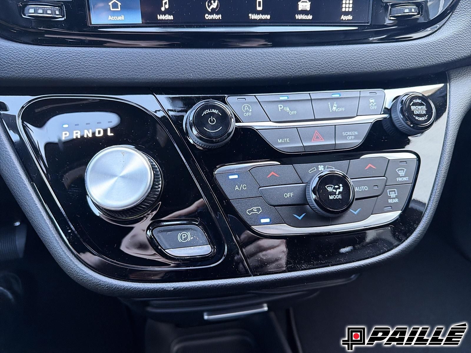 2027 Chrysler Grand Caravan in Nicolet, Quebec