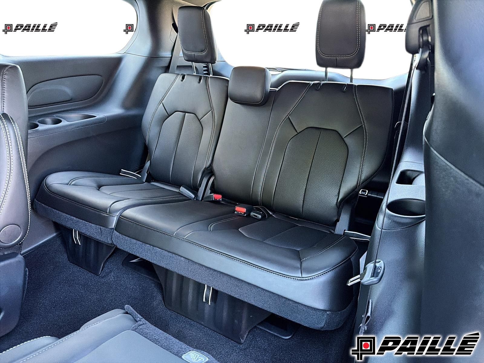 2027 Chrysler Grand Caravan in Nicolet, Quebec