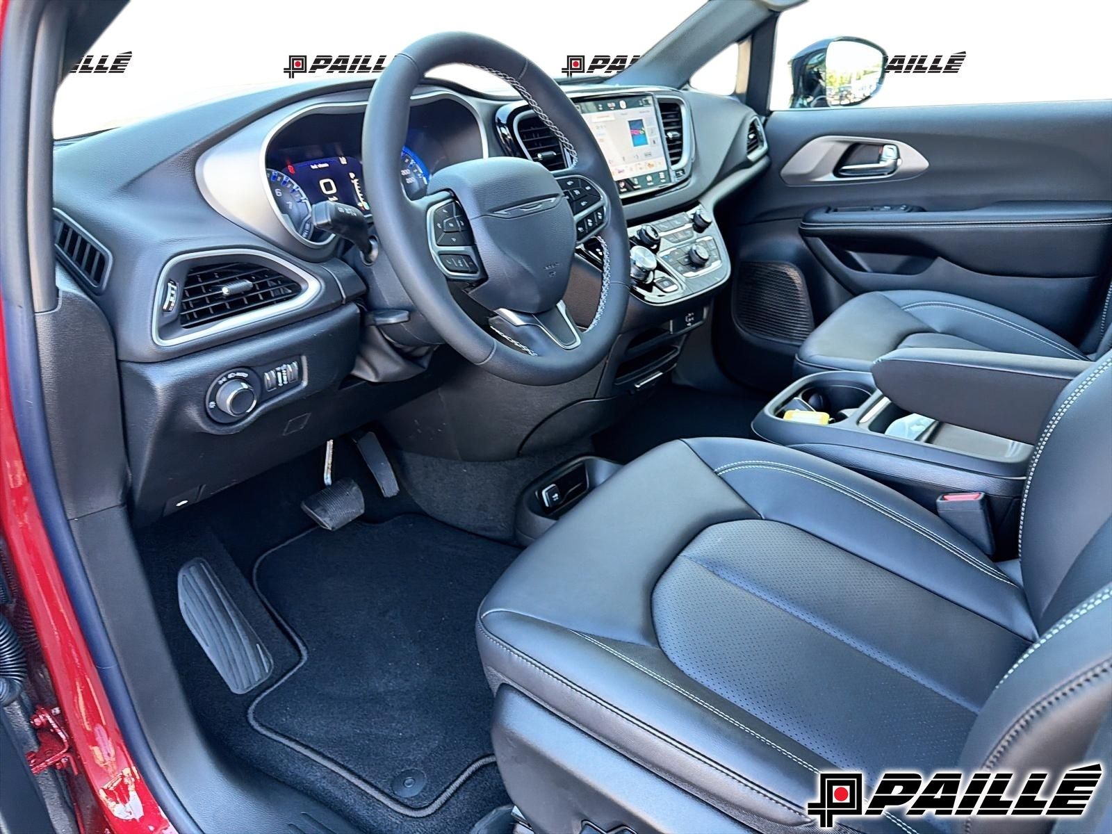 2027 Chrysler Grand Caravan in Nicolet, Quebec