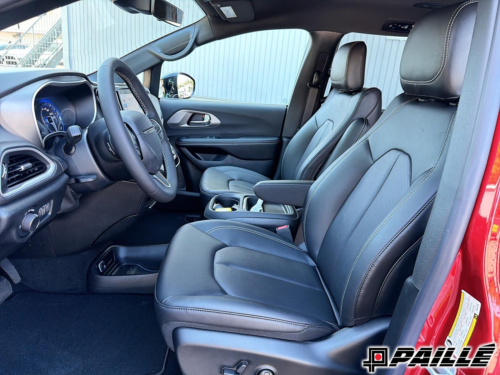 2027 Chrysler Grand Caravan in Nicolet, Quebec