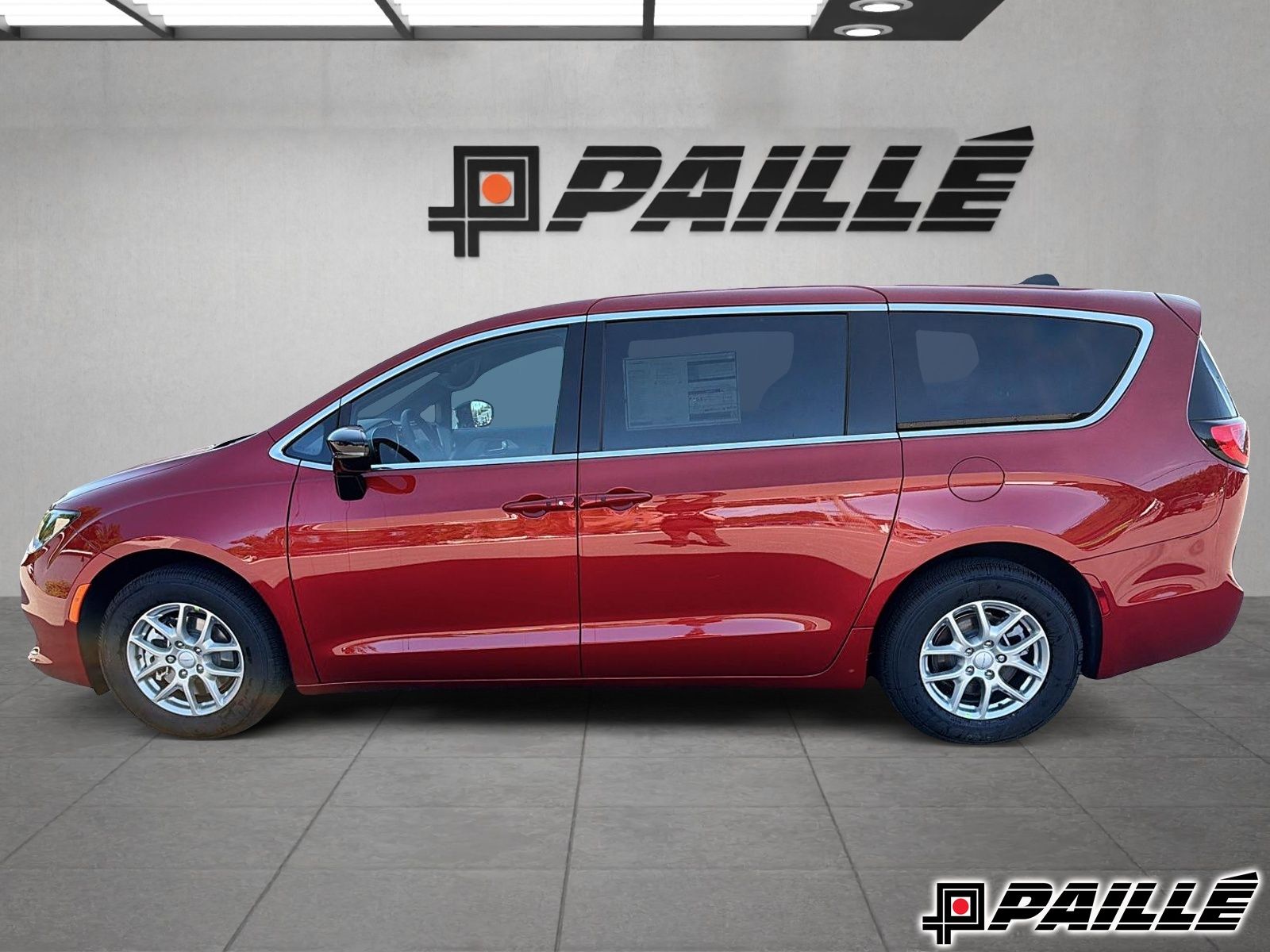 2027 Chrysler Grand Caravan in Nicolet, Quebec