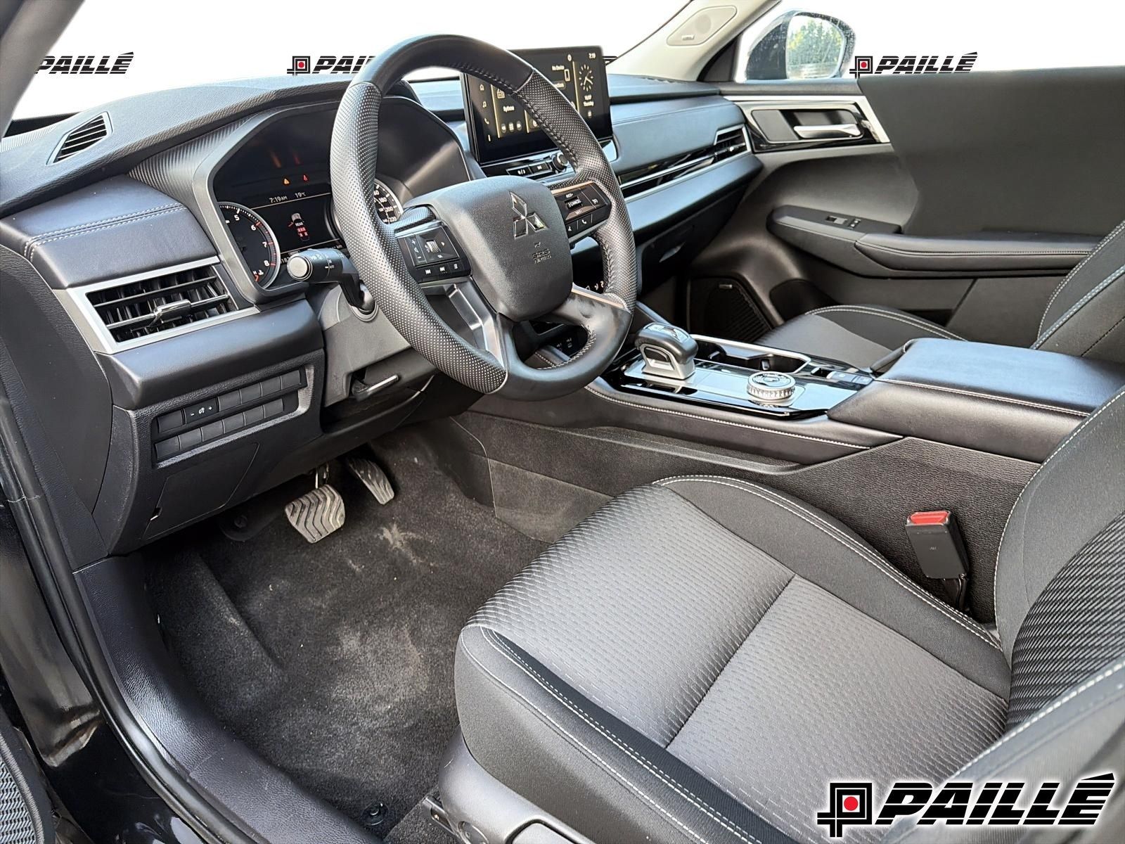 2025 Mitsubishi Outlander in Nicolet, Quebec