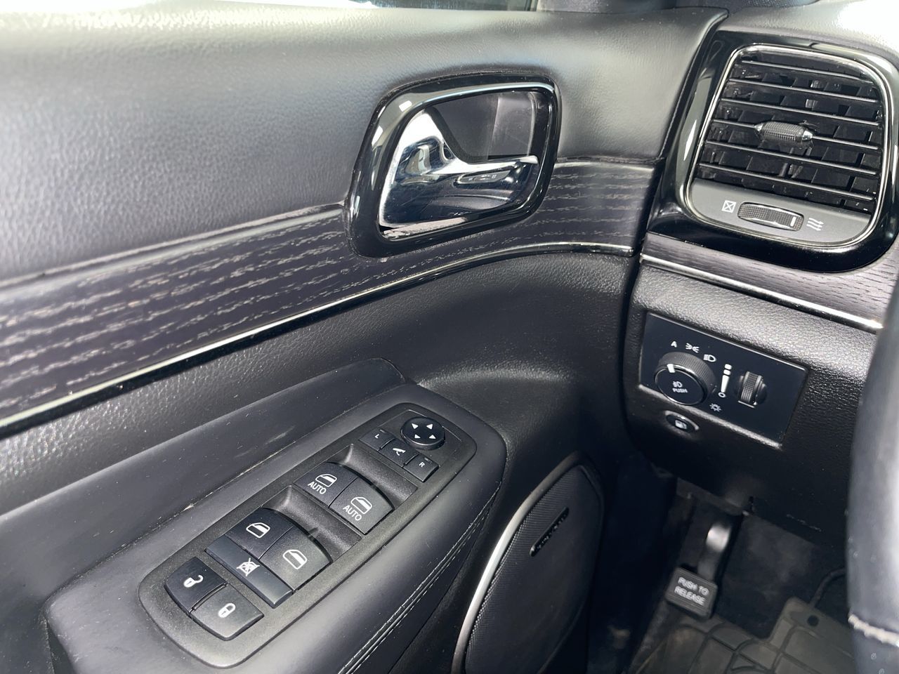 2021 Jeep Grand Cherokee 4X4 in Regina, Saskatchewan