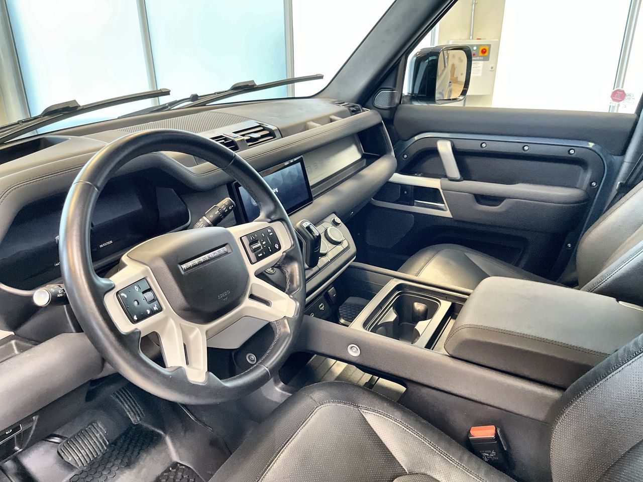 Land Rover Defender  2023 à Regina, Saskatchewan